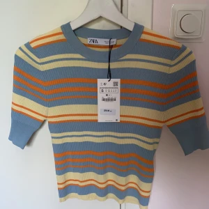 populär zara tröja - Slutsåld ny tröja ifrån Zara. Prislapp kvar. Buda från 100kr