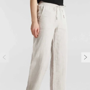 Esprit Linnebyxor  - INTRESSEKOLL, Säljer dessa SLUTSÅLDA helt nya linne byxorna från Esprit. Dem har lappen kvar och är endast testade. Nypris 600kr, Buda i kommentarerna från 600. Kan även gå med på att byta dem till en mindre storlek🥰