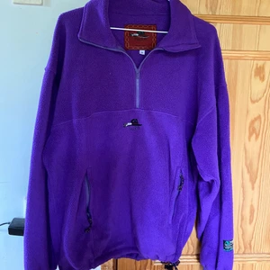 Haglöfs fleece  - Superfin lila haglöfs fleece, säljes då den användes för lite av mig.. oversize medium ☮️