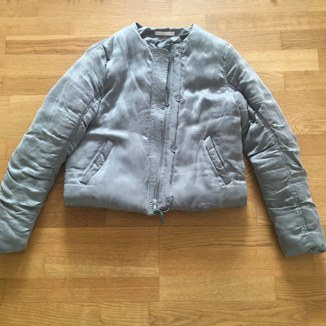 Supermjuk grå bomberjacka  - 90