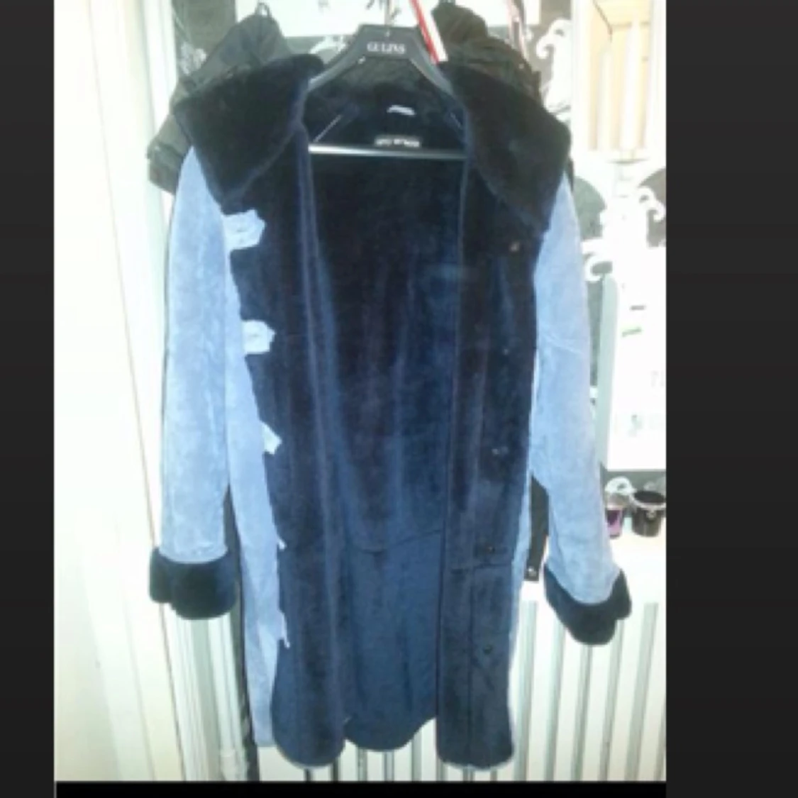 Mockajacka i märke Hpowoman. Pälsfodrad blå mocka.  - 1389383040