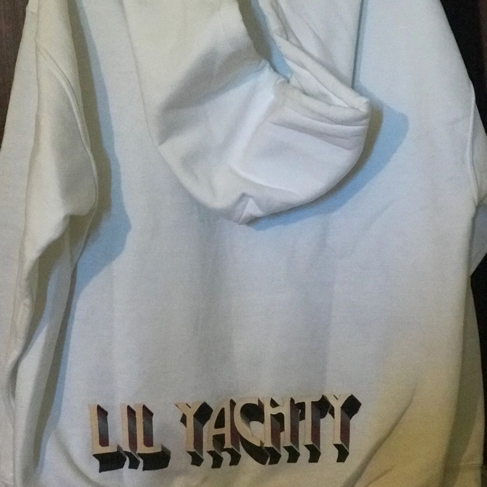 LIMITED EDITION white LIL YACHTY TEENAGE EMOTION TOUR HOODIE IN SIZE L USED 1 TIME - I DO NOT WANT THIS BC I DON’T LISTEN TO HIM ANYMORE -    . Huvtröjor & Träningströjor.
