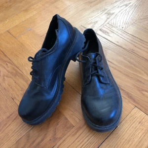  - Bekväma. Hämtas på Gärdet. *ej dr. Martens*