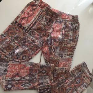  - Sköna och svala sommarbyxor från hm. 🌸☀️ köparen står för ev frakt✨