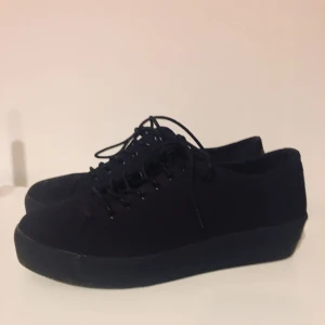  - Skor från attitude storlek 41 använda 2 gånger. Lite platå sula. 