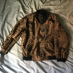  - Skön bomberjacka från monki