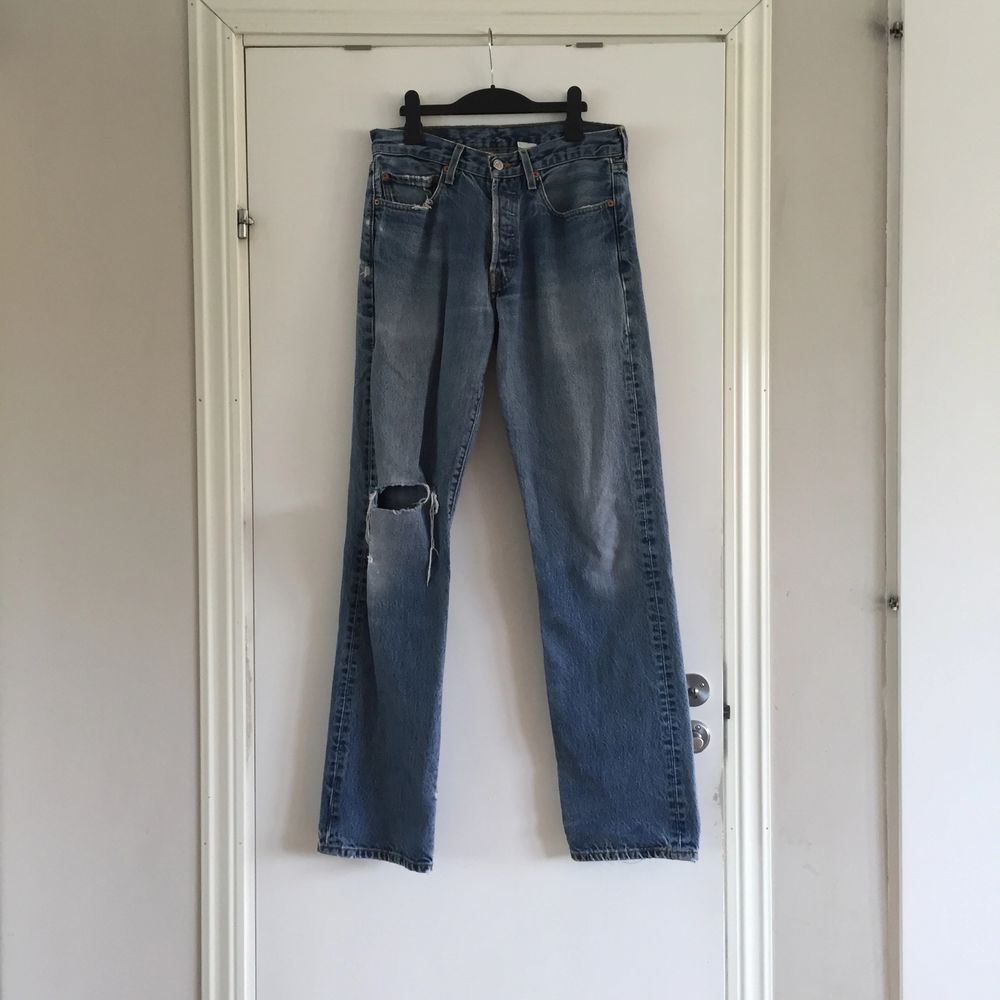 Ett par Levis-jeans i modell 501. Kan mötas upp i Göteborg. Frakt betalas av köparen. Jeans & Byxor.