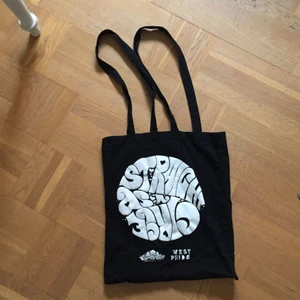  - Tygpåse från way out west