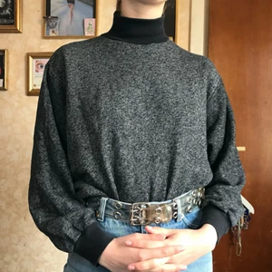  - Cool polotröja från WEEKDAY som för tankarna tillbaka till regniga vårdagar och Nick Cave and the Bad Seeds.  Möts upp i Gbg, eller så betalar köparen frakten🤤😭