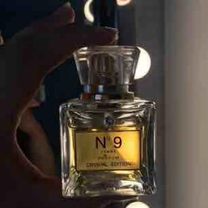  - 2 parfymer från märket Crystal edition, 50 ml. Säljs pga får inte plats med fler parfymer. 80 kr styck + frakt 35 kr eller båda för 150 kr + 35 kr frakt eller bud :)