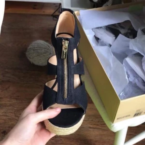  - Michael kors skor använda 2 ggr. 