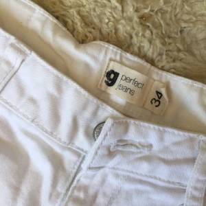  - Shorts från Gina Tricot i vitt💃🏼