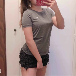  - Under Armour sport t-shirt - Använd bara en gång - storlek xs