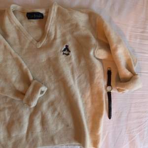 Supermysig tröja köpt på Second Hand. Kan mötas upp i Stockholm eller frakta mot fraktkostnad. 🌹