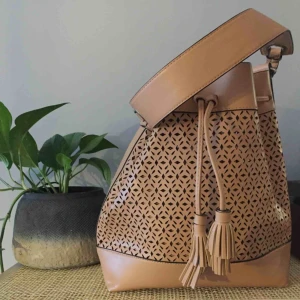  - Så underbar bucketbag från hm i fint skick. 