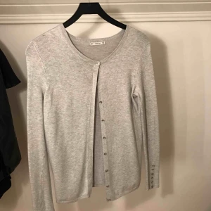  - Kofta ifrån ZARA. Stolek M men passar även S. Köparen står för frakten.