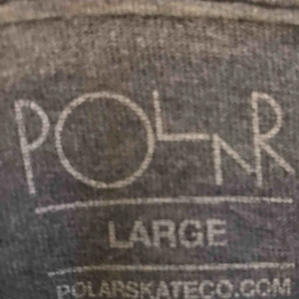 Säljer min Polar Skate CO longsleeve, fint skick! . T-shirts.