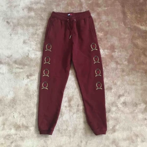  - Tommy Hilfiger sweatpants 