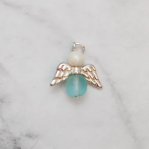  - Fin skyddsängel som passar som hänge, nyckelring mm. 45cm kedja går att köpa till för 10:-. 9:- i frakt tillkommer.