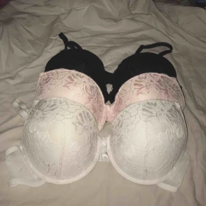  - Helt nya bh-ar! Storlek 85 B Styck pris : 99 kr Paketpris : 250 kr