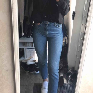  - Mom jeans från gina tricot köpta för 499