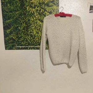  - Mysig tröja från Lager 157. Eftersom den är ”hålig” blir den något genomskinlig