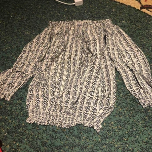  - Off shoulder design från Vera Moda