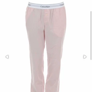 Oanvända calvin klein pyjamas byxor - Oanvända pyjamas byxor från calvin klein, inköppta på holmlunds. Storlek xs. Inköpta för 500kr