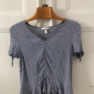 BLUS 💙 - Jättesöt H&M blus 🥰 Frakt tillkommer:)