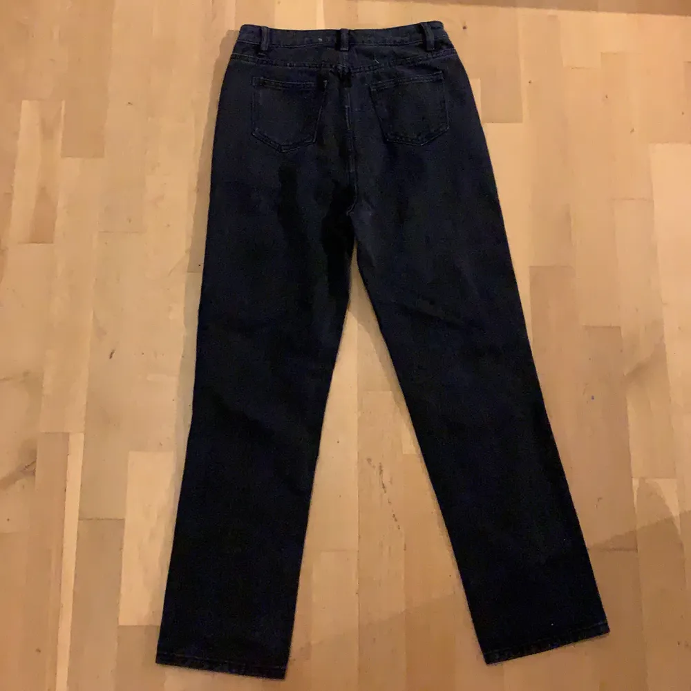 Svarta jeans från pretty little thing. Aldrig använda för var för korta för min smak. Jag är 173 cm lång. 20 kr frakt. Går även att överlämnas i Göteborg. . Jeans & Byxor.