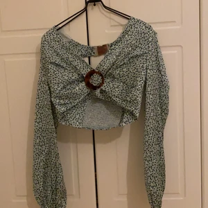 Crop top  - Köpte från SHIEN , oanvänd helt ny. Säljer 150 kr stl 36. 