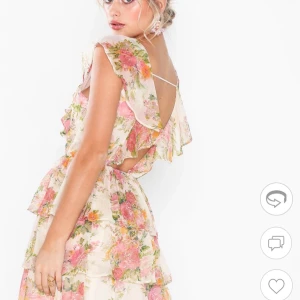 Klänning från Nelly XS - Klänningen är slutsåld på Nelly. Storlek XS. Endast använd en gång.