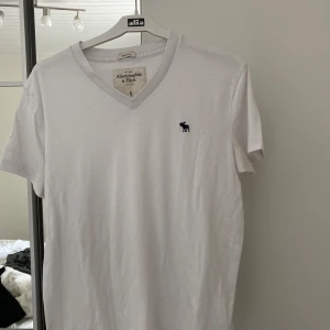 Abercrombie & Fitch t-shirt - Köpt i USA, säljs pga av använder den inte längre 