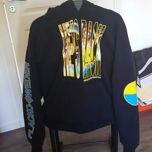 Intressekoll på min ASAP Rocky hoodie från Stockholm merch kollektionen. Köpt på konserten i globen 11 dec 2019 för runt 1000.