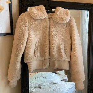 Teddyjacka xs  - Teddyjacka från primark strl xs frakten ingår😊