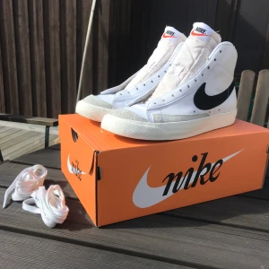Nike blazer 77 mid - Nästan helt oanvända blazers i size 42.5. 