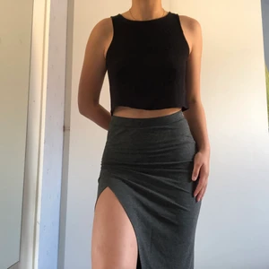 Croptop  - En unik croptop med virkningsmönster på baksidan. Frakt kostar endast 11kr 