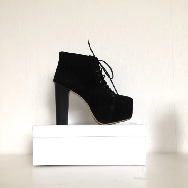 Platforms/heels in black faux suede from JoJo Cat! Only worn ONCE!. Skor.