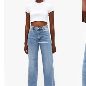 Monki Jeans  - Säljer mina monki-jeans då de är för korta för min smak (är 178cm lång). I fint skick 🥰 köpare står för frakt, annars mötes vi upp i Lund