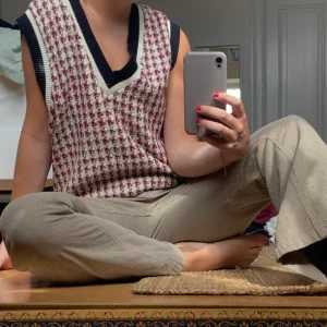 Manchester! - Supersnygga byxor. Har en liten fläck, kan fota i pm!  Samfraktar så kika in på min profil om du hittar ngt mer!! Kör vanliga postnord 60kr frakt! 