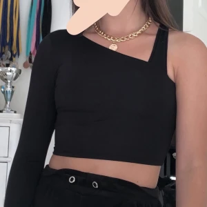 Shien topp - Säljer min jätte fina topp från shien. Helt oanvänd. Säljer den för 50kr+ frakt 