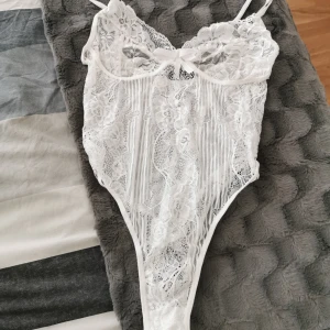 Spetsbody  - Storlek s. Fint skick 