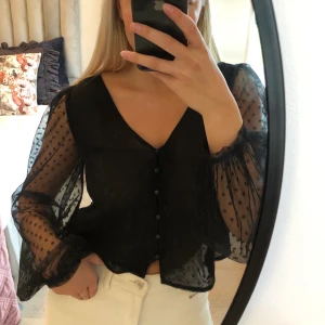 Spets topp - Jätte fin topp från NAKD💗 Knappt använd! Säljer för 75 + frakt. Funkar både för S/M