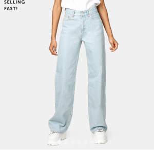 Junkyard jeans som är använda men väldigt bra skick. Säljer för de blivit för små. Tar bud över 200 buda i kommentarerna!! 