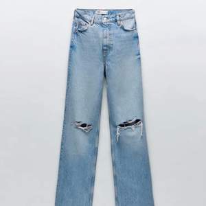 Säljer dessa populära jeansen från zara som inte går att få tag på längre. Storlek 34. Helt nya med prislapp kvar!
