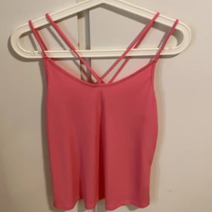 2 för 1 - Två väldigt luftiga linnen med skön material och finns i rosa och svart 