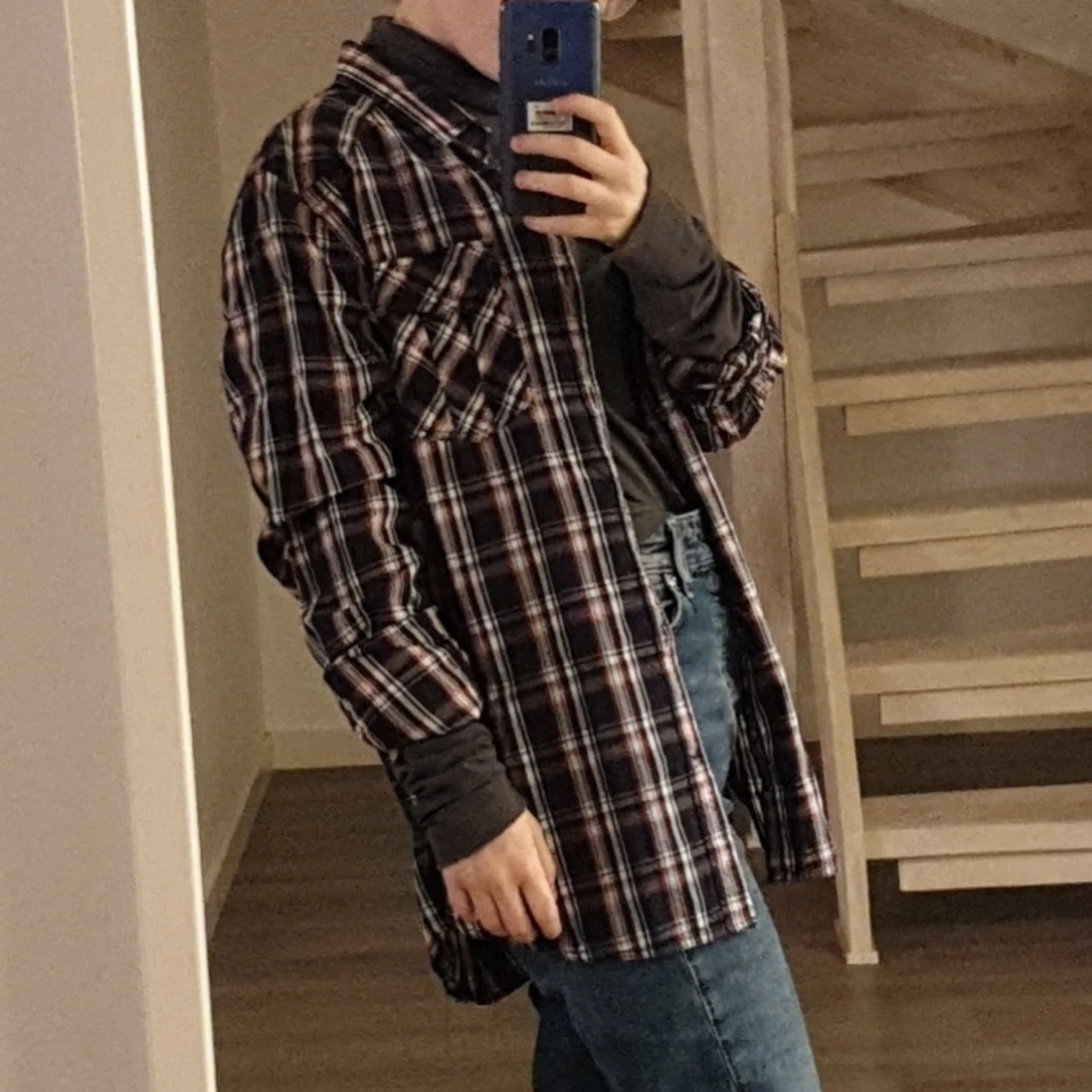 Rutig mörkblå , röd och vit skjorta från Identity - 90