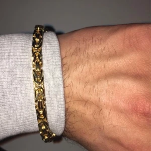 Kejsarlänk armband 19-20cm lång - Ny och oanvänd Har ett underbart kistlås med både diamanter på samt en 18K stämpel på Väger ca 30gram 5mm bred