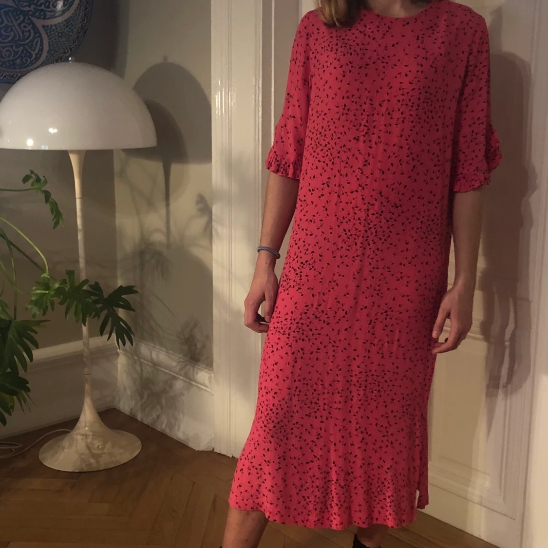 Ganni blommig rosa klänning