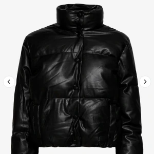 Pufferjacket - läder - Oanvänd läderjacka från vero moda, endast avtagna etiketter. Storlek M. Nypris 649:-